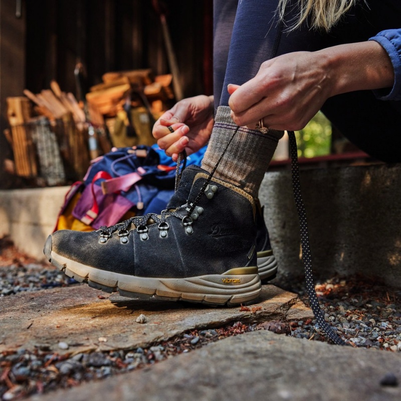 Black Danner Mountain 600 Women's Hiking Boots | 43913