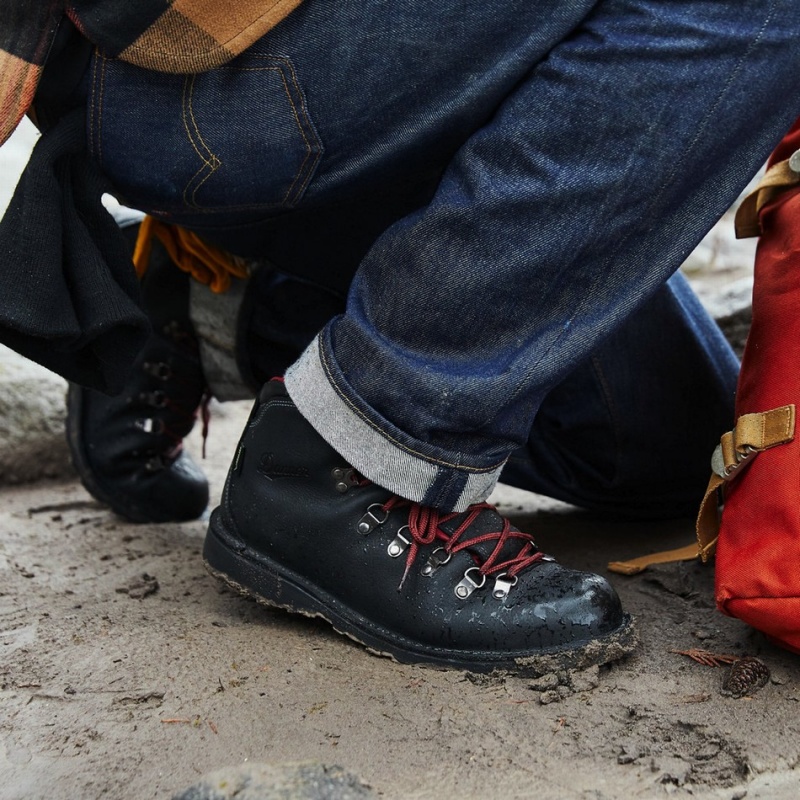 Black Danner Mountain Pass Men's Hiking Boots | 73079